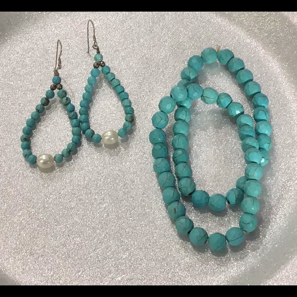Turquoise colored earrings and bracelet set - Picture 2 of 4